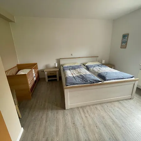 דירה Gepflegte Grauwisch הייליגנהאפן